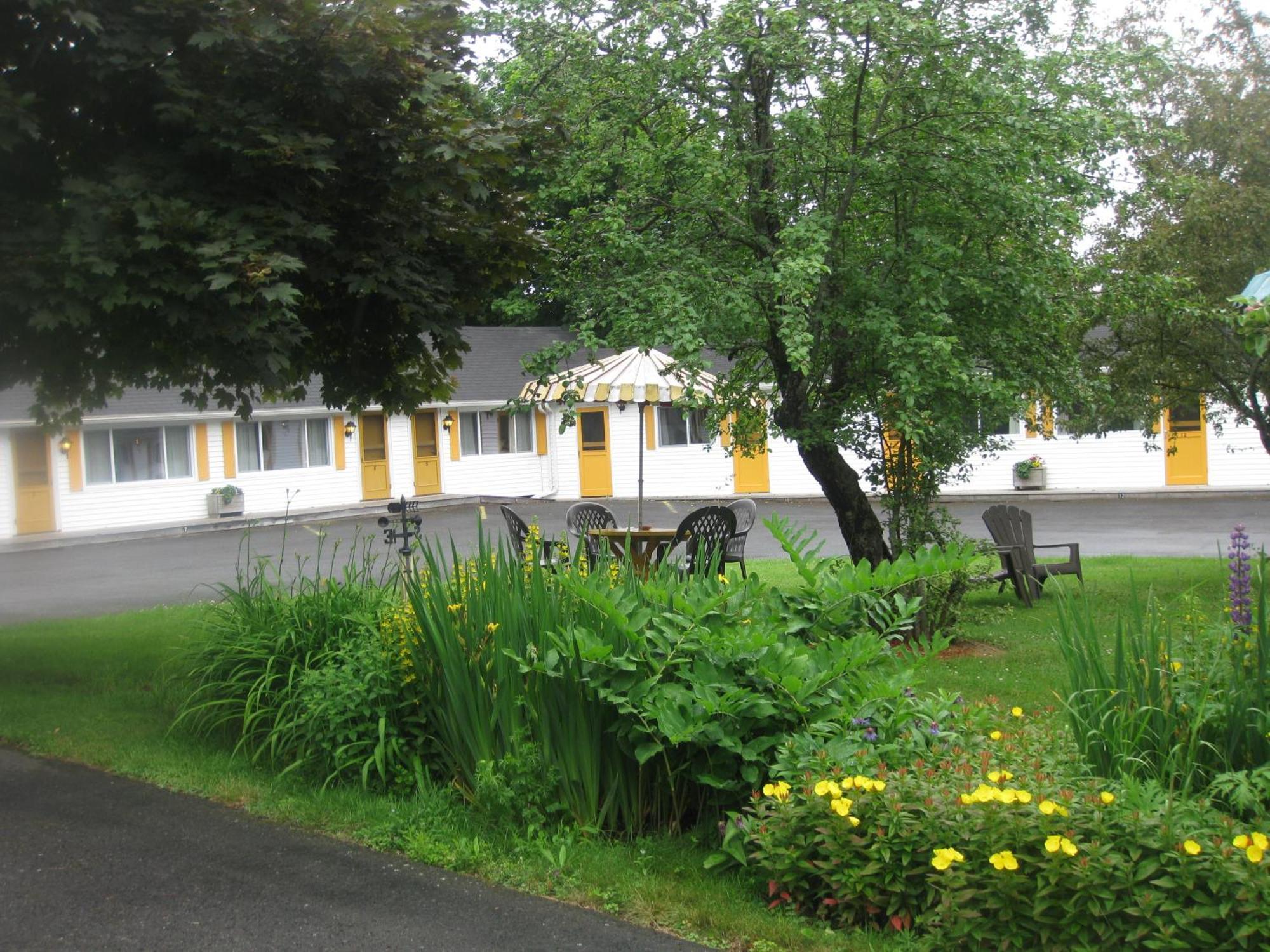 Picket Fence Motel St. Andrews By The Sea Экстерьер фото