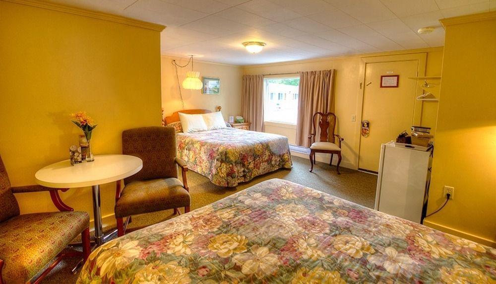 Picket Fence Motel St. Andrews By The Sea Экстерьер фото