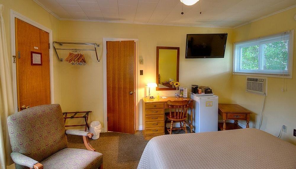 Picket Fence Motel St. Andrews By The Sea Экстерьер фото